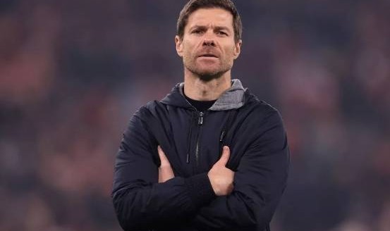 哈维·阿隆索的转会要求在皇马做出新决定后公开，加盟在即