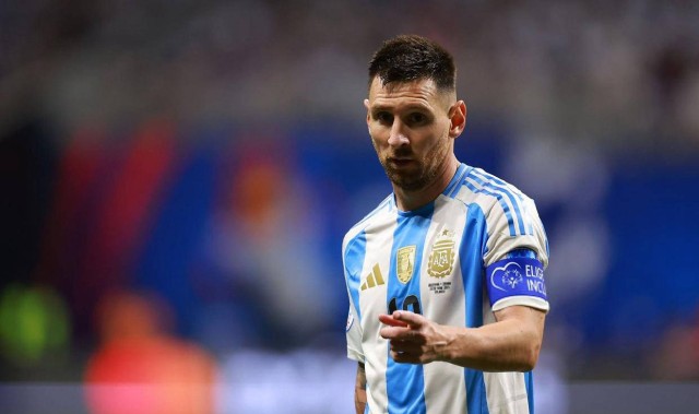 名帅博斯克赞美梅西：他无疑是历史之最！为其十几年扎根西甲感到欣喜！