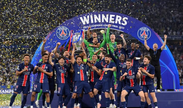 大巴黎夺冠嘲讽姆巴佩和C罗，法甲球迷反击称梅西更出色