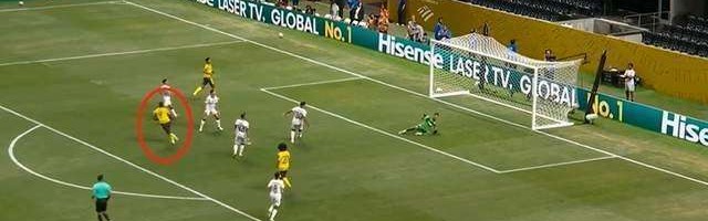 10分钟双响！29岁欧冠金靴杀疯了：两项大赛16球 创3大纪录