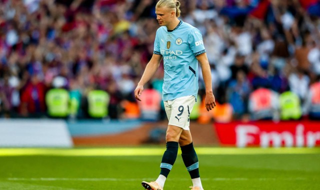 当家球星不敢罚？哈兰德决赛让点+队友罚丢 曼城四大皆空