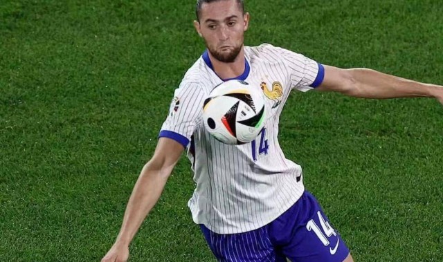 曼联因“侮辱性”条款错失拉比奥 中场引援计划仍在继续