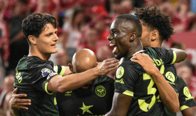 一场0-2改变争五格局，英超黑马极速坠落：4场3负，落后曼城1分