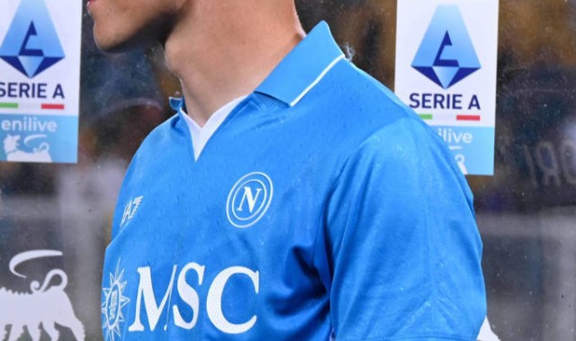 那不勒斯问鼎意甲，麦克托米奈携冠朝圣！教皇风趣回应“罗马心”，蓝军获“10号”神圣祝福？